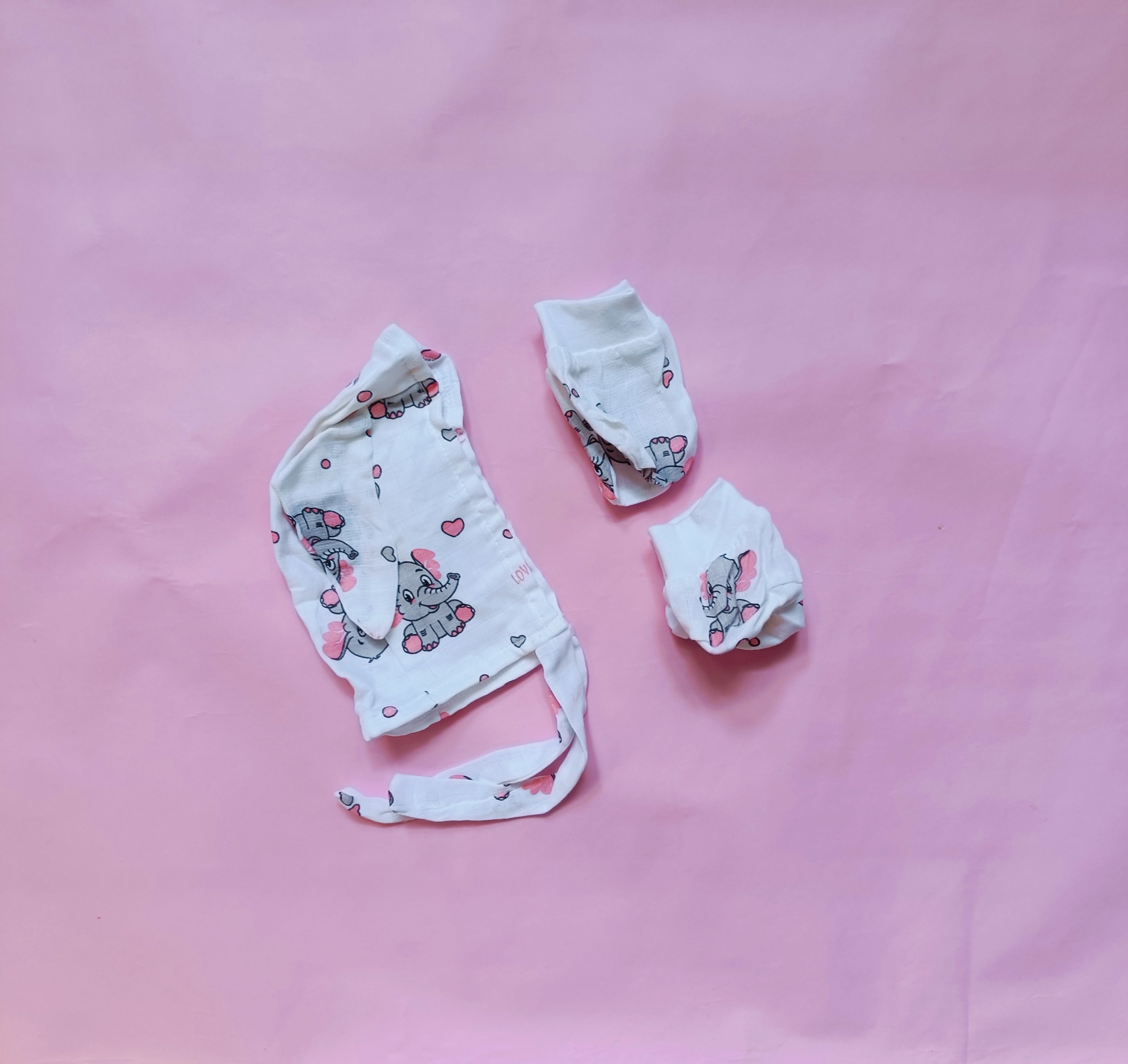 Newborn gift sets | Muslin | Assorted 2 | Cap, Mittens & Socks