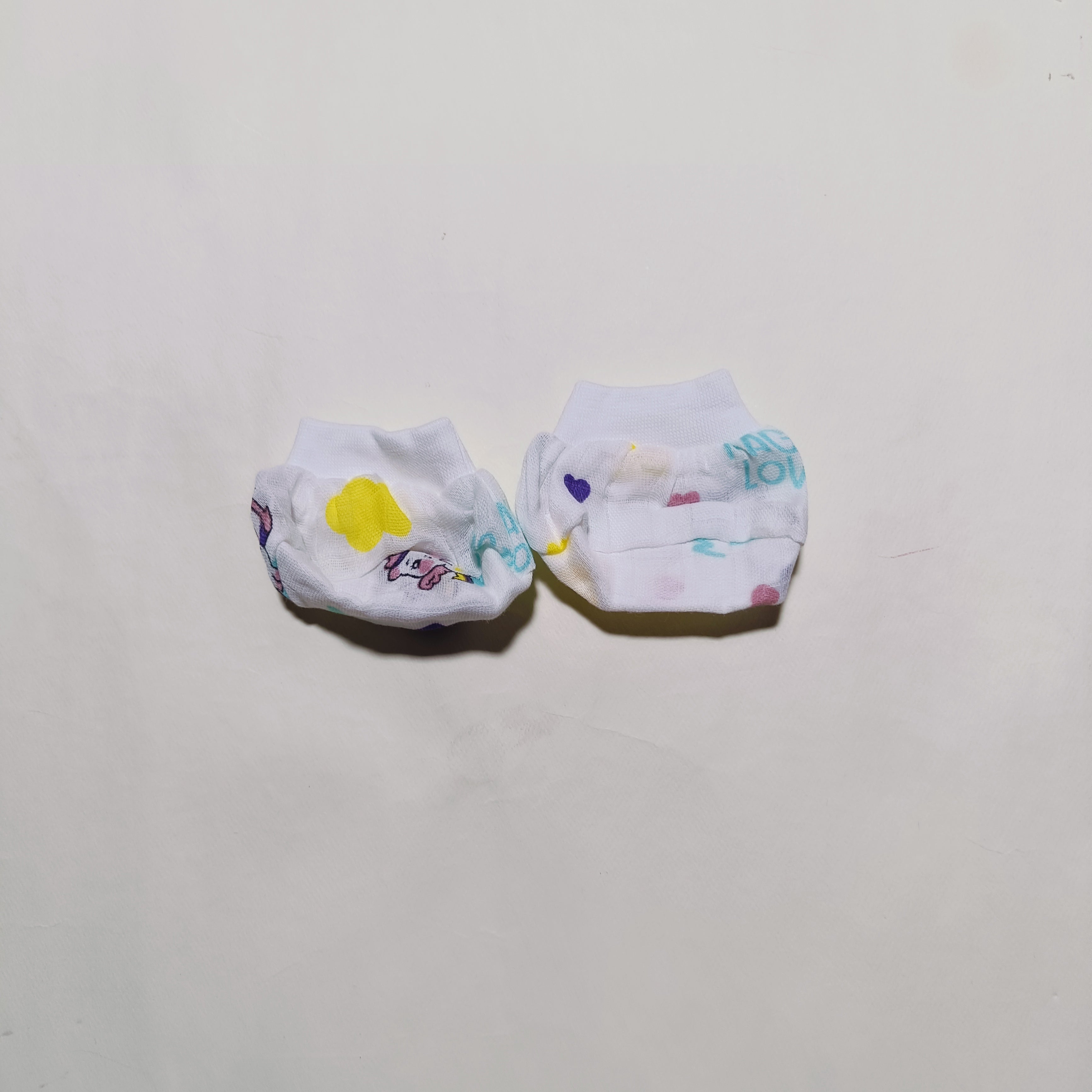 Muslin Cap, Mittens, Socks | Unicorn