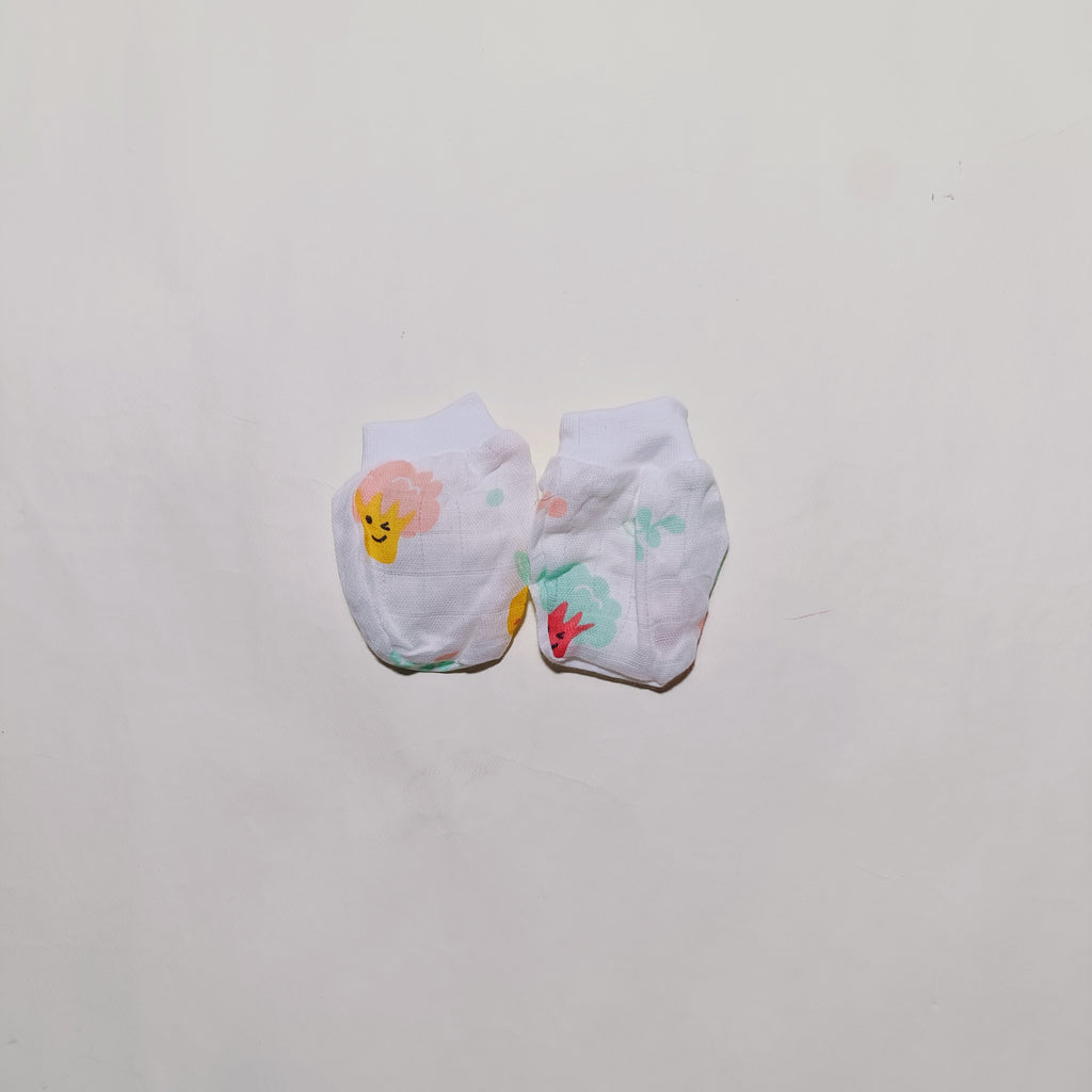 Muslin Cap, Mittens, Socks | Vegetable