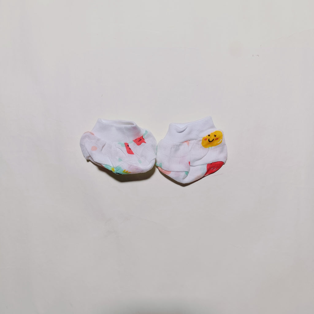 Muslin Cap, Mittens, Socks | Vegetable