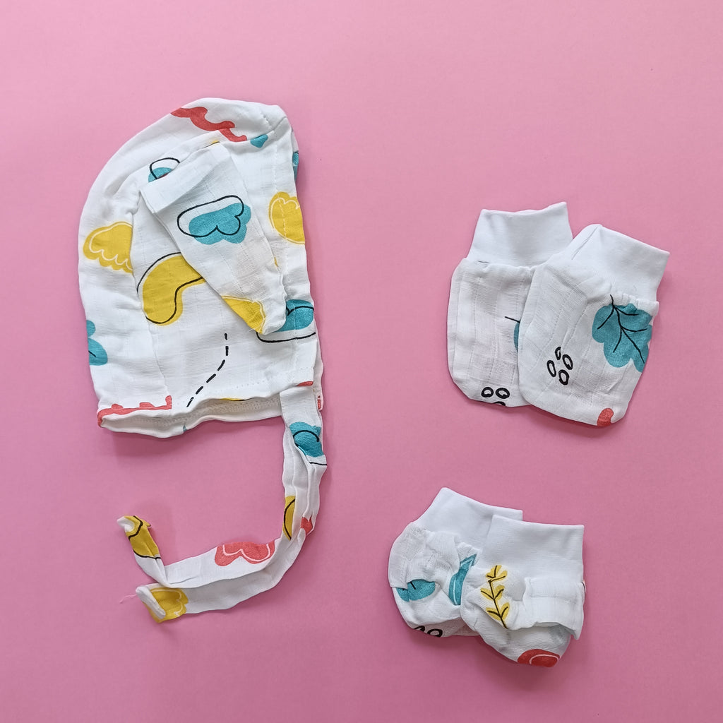 Newborn gift sets | Muslin | Assorted Dear | Cap, Mittens & Socks