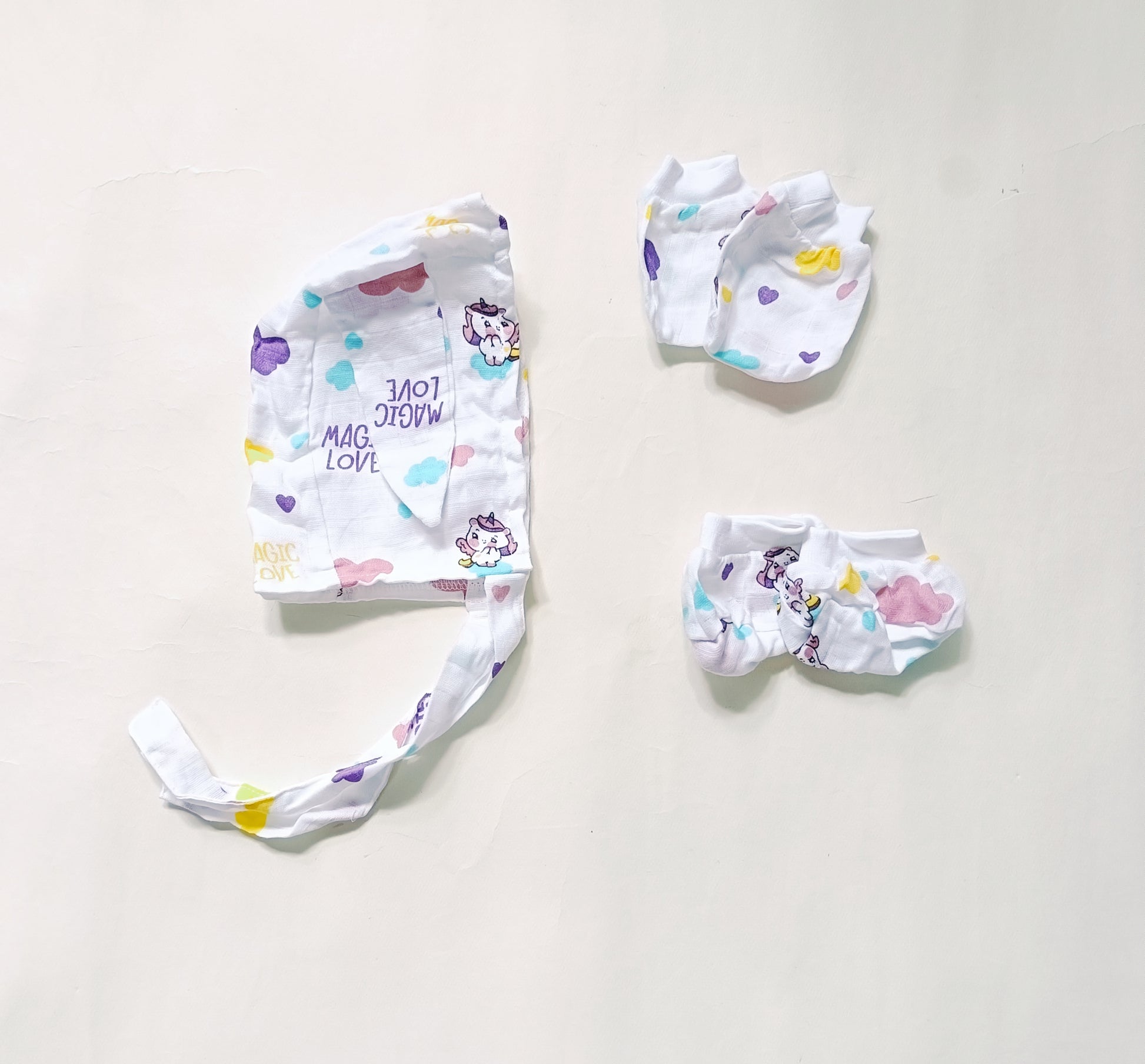Muslin Cap, Mittens, Socks | Unicorn