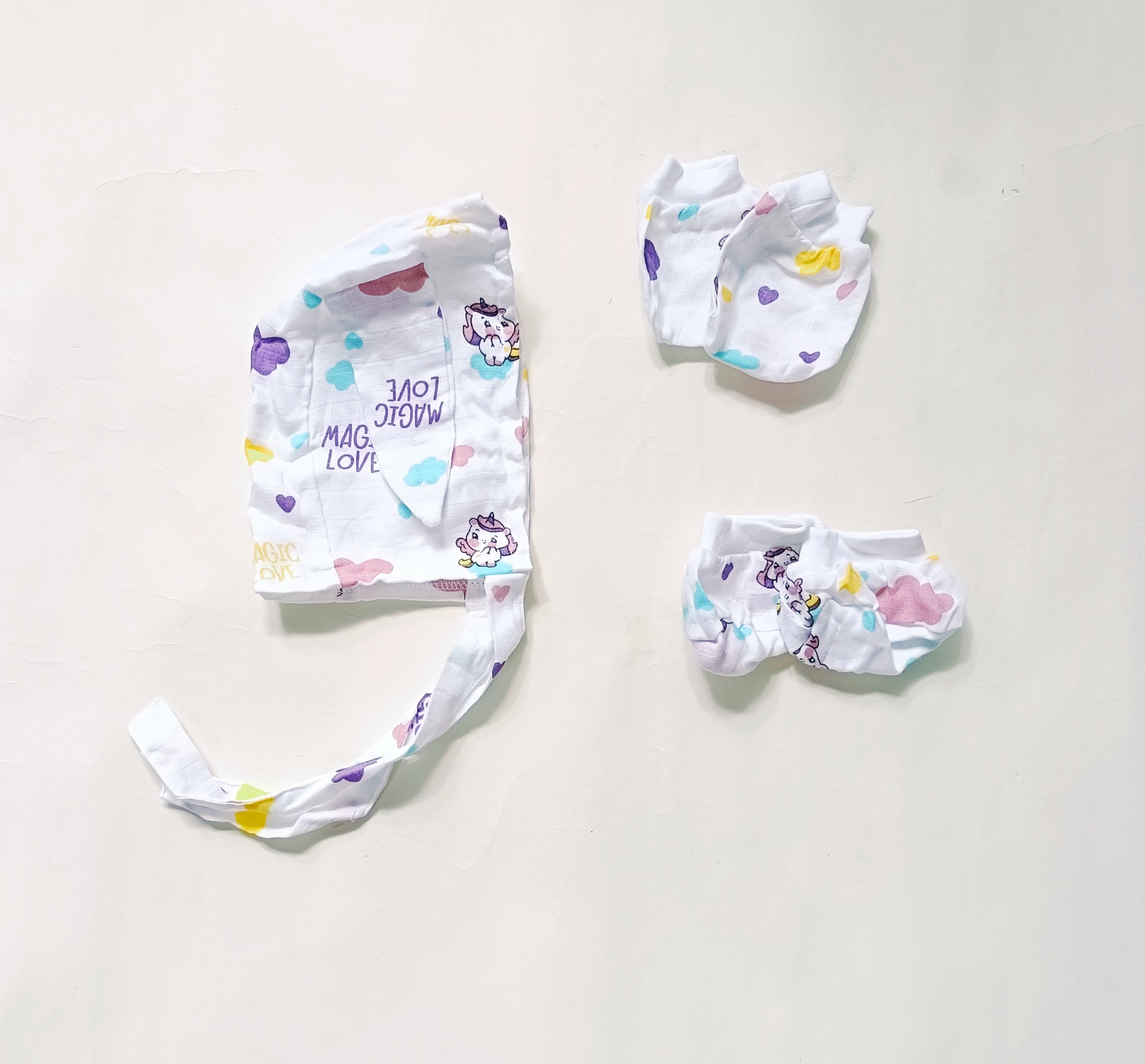Muslin Cap, Mittens, Socks | Unicorn