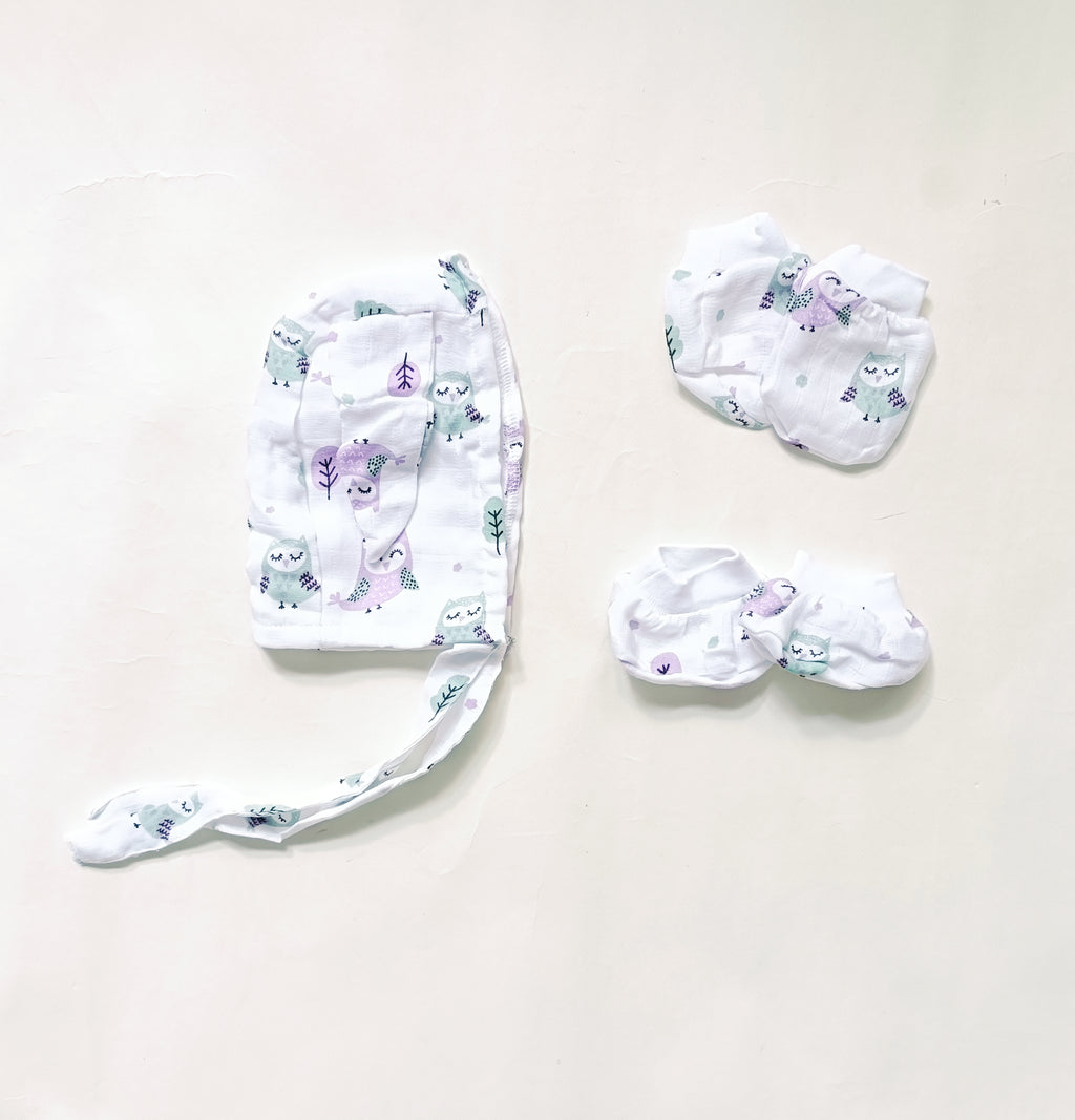 Muslin Cap, Mittens, Socks | Owl